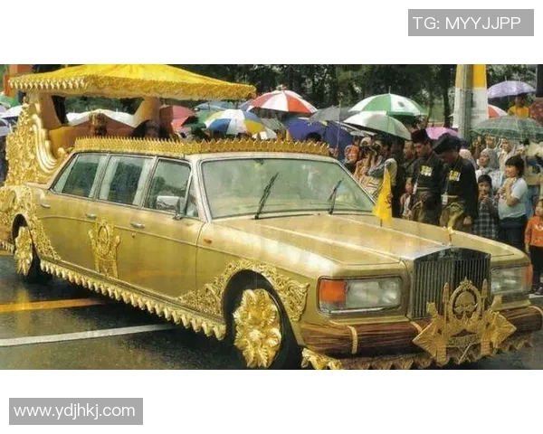 太阳报曝萨拉赫驾劳斯莱斯离开基地:利物浦巨星的奢华座驾,引发无限遐想! 太阳报曝萨拉赫驾劳斯莱斯离开基地:利物浦巨星的奢华座驾,引发无限遐想!