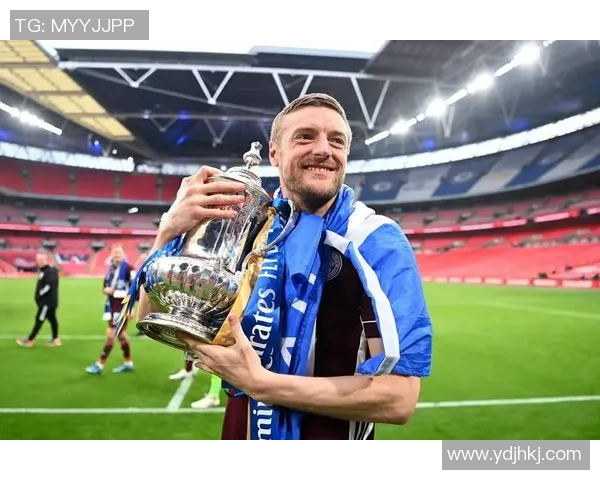 传奇不老!瓦尔迪38岁荣膺意甲11月最佳,这粒进球“燃爆”全场! 传奇不老!瓦尔迪38岁荣膺意甲11月最佳,这粒进球“燃爆”全场!